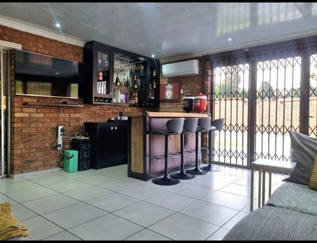 4 BEDROOM HOUSE FOR SALE IN SUNWARD PARK